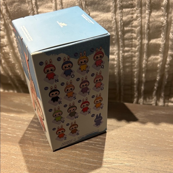 Labubu Pin for Love - Letter W (Grey) - Picture 4 of 9